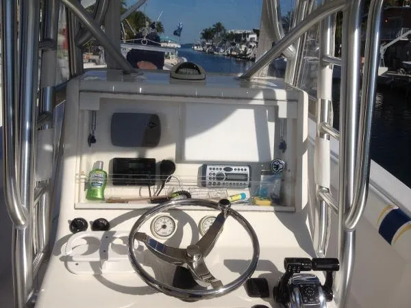 Slide: The Image of SeaVee Center Console 2006 - 7