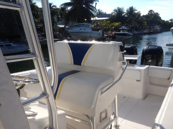 Slide: The Image of SeaVee Center Console 2006 - 8