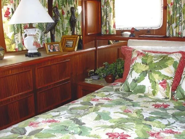 Slide: The Image of Hatteras 53 Extended Deckhouse Motor Yacht 1983 - 11