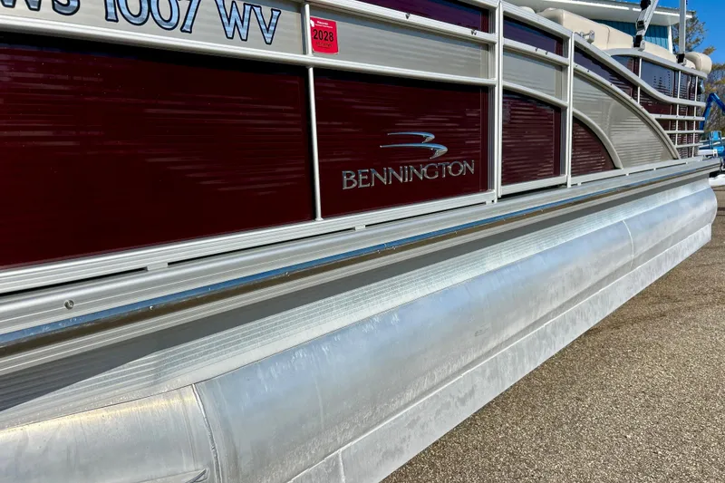 Slide: The Image of 2016 Bennington R21 pontoon boat with maroon and silver detailing. - 26