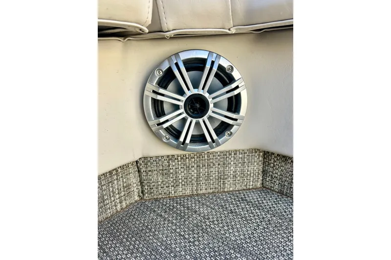 Slide: The Image of Speaker on 2016 Bennington R21 boat interior with textured flooring. - 53