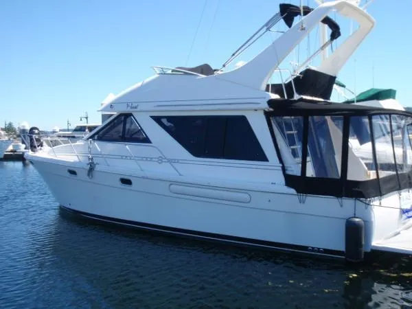 Slide: The Image of Bayliner 3988 Command Bridge Motoryacht 1996 - 0