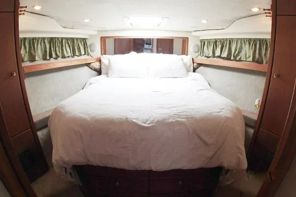 Slide: The Image of Bayliner 3988 Command Bridge Motoryacht 1996 - 1