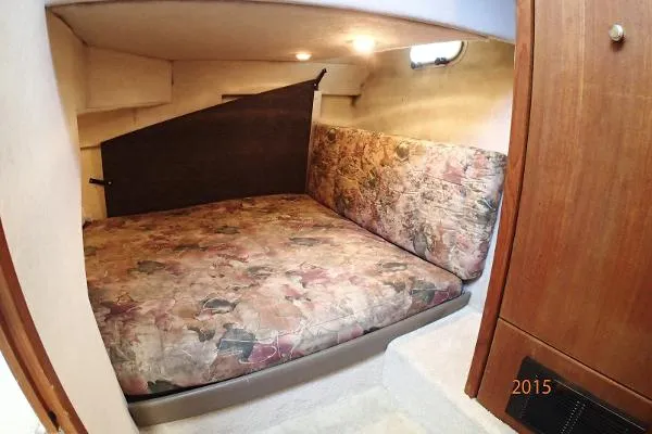 Slide: The Image of Bayliner 3988 Command Bridge Motoryacht 1996 - 3