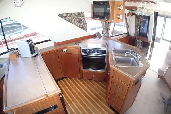 Slide: The Image of Bayliner 3988 Command Bridge Motoryacht 1996 - 7