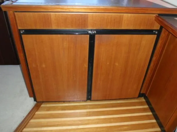 Slide: The Image of Bayliner 3988 Command Bridge Motoryacht 1996 - 9