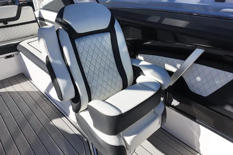 Slide: The Image of Luxury seating on 2024 Yamaha Boats 275SE, featuring elegant diamond-pattern upholstery. - 11