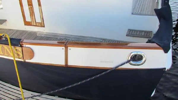 Slide: The Image of Grand Banks 46 Classic 1991 - 6