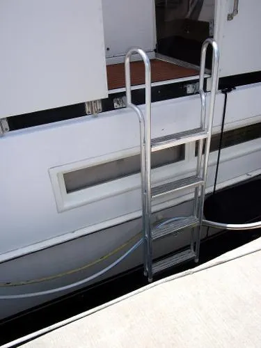 Slide: The Image of Bertram 46 Flybridge Motor Yacht 1979 - 4