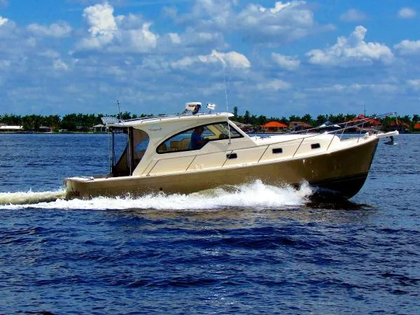 Slide: The Image of Mainship Pilot 34 Sedan Hardtop RR 2004 - 0