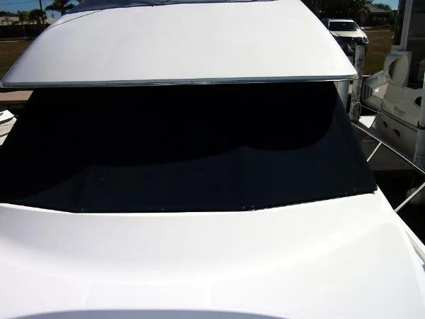 Slide: The Image of Bayliner "3988" Com. Bridge Motoryacht 2000 - 7