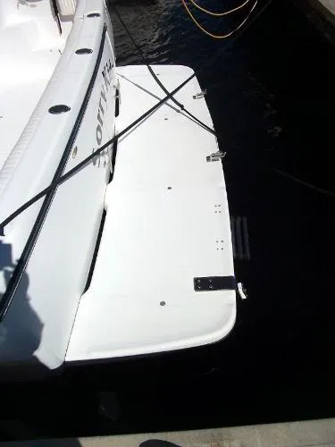 Slide: The Image of Bayliner "3988" Com. Bridge Motoryacht 2000 - 8