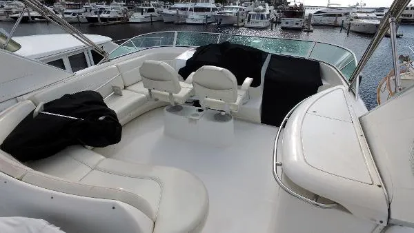 Slide: The Image of Bayliner 5788 Pilot House Motoryacht 2000 - 6