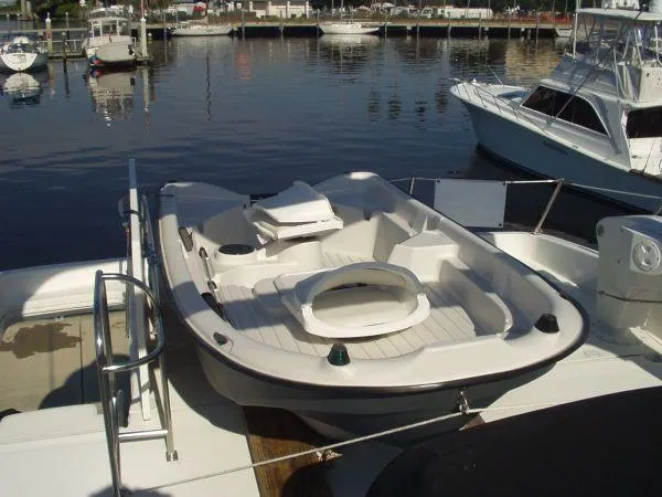 Slide: The Image of Bayliner 5788 Pilot House Motoryacht 2000 - 8