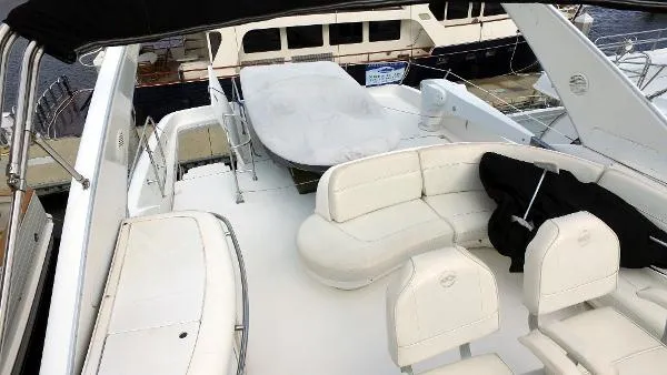 Slide: The Image of Bayliner 5788 Pilot House Motoryacht 2000 - 9