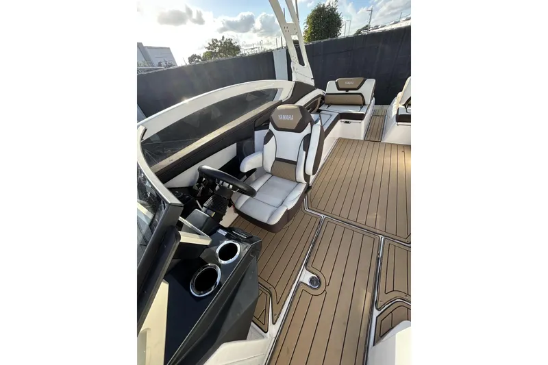 Slide: The Image of 2021 Yamaha Boats 275SE interior with sleek seating and modern dashboard design. - 14