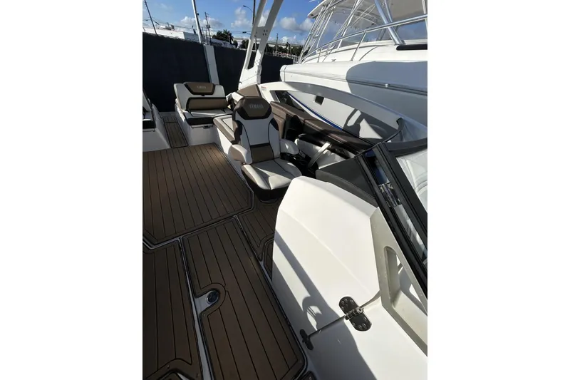 Slide: The Image of 2021 Yamaha Boats 275SE interior with sleek seating and modern design. - 16