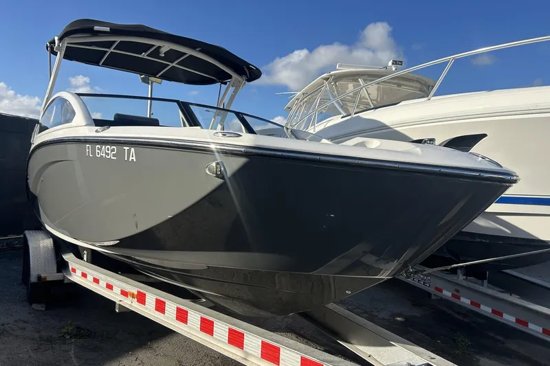 Slide: The Image of 2021 Yamaha Boats 275SE on trailer, sleek design, under clear blue sky. - 3