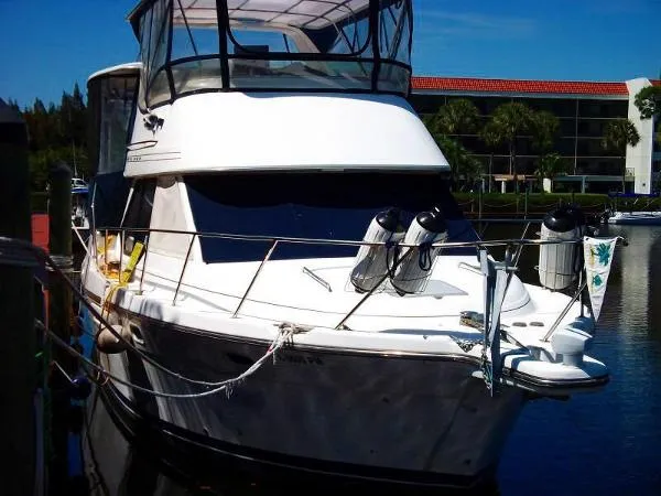 Slide: The Image of Bayliner 4087 aft cabin cockpit MY 1999 - 0