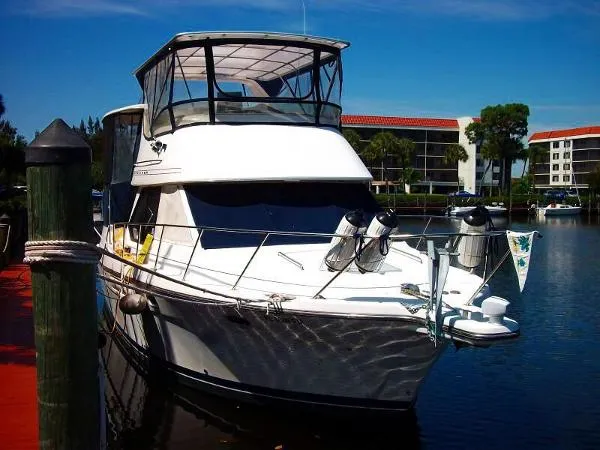 Slide: The Image of Bayliner 4087 aft cabin cockpit MY 1999 - 8