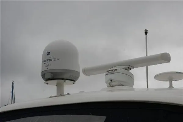 Slide: The Image of Sea Ray 420 Sundancer 2004 - 6