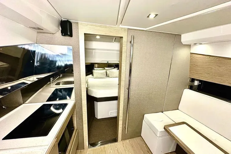 Slide: The Image of 2018 AZIMUT 40 VERVE - Image 18 - 18