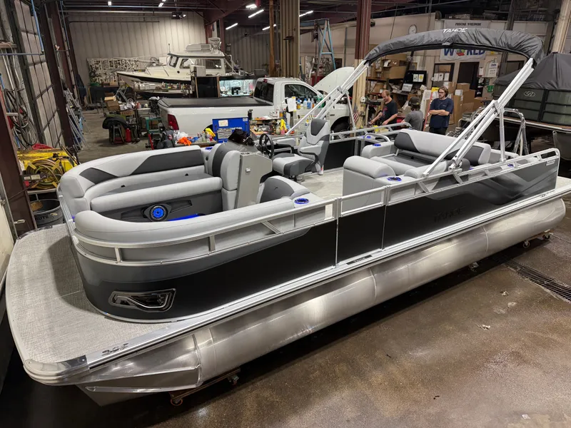 The Image of Tahoe Sport 2385 Swingback (VRB) Tritoon & Honda 4-Stroke EFI 2026 - 1