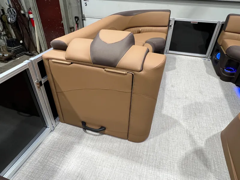 Slide: The Image of Tahoe LTZ 2385 Elite Cruise Tritoon & Honda 4-Stroke EFI 2026 - 18