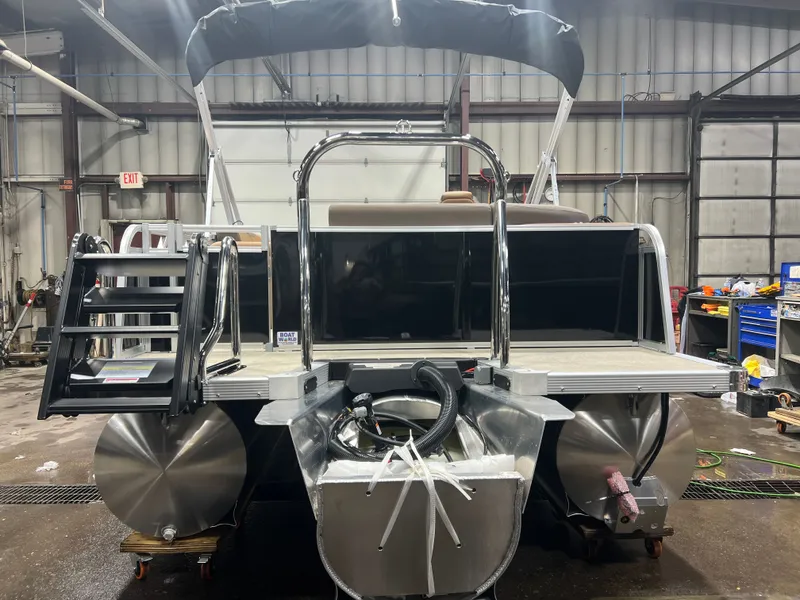 Slide: The Image of Tahoe LTZ 2385 Elite Cruise Tritoon & Honda 4-Stroke EFI 2026 - 27