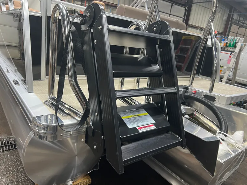 Slide: The Image of Tahoe LTZ 2385 Elite Cruise Tritoon & Honda 4-Stroke EFI 2026 - 28