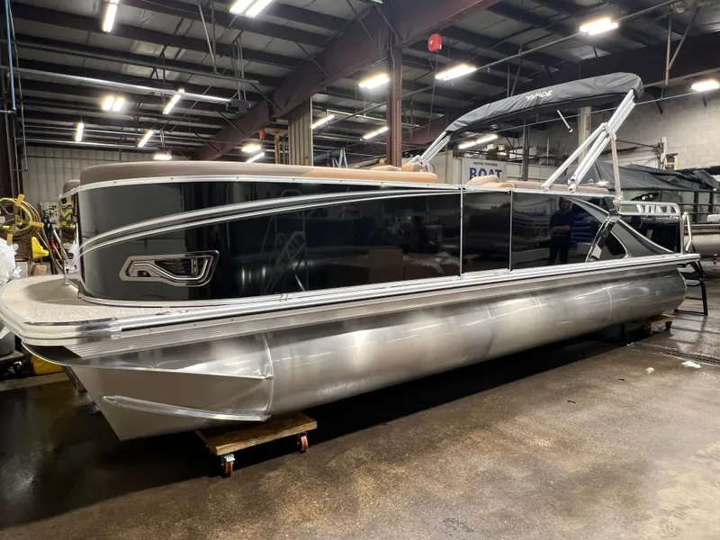 Slide: The Image of Tahoe LTZ 2385 Elite Cruise Tritoon & Honda 4-Stroke EFI 2026 - 31