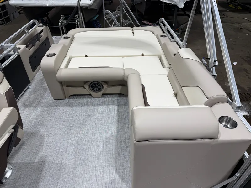 Slide: The Image of Tahoe Sport 2180 Swingback (VRB) & Honda 4-Stroke EFI 2026 - 17