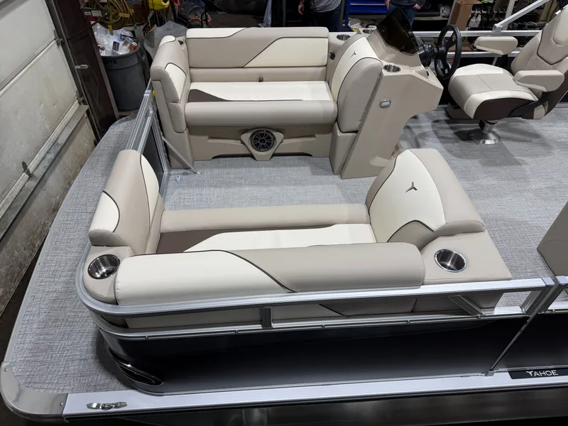 Slide: The Image of Tahoe Sport 2180 Swingback (VRB) & Honda 4-Stroke EFI 2026 - 2