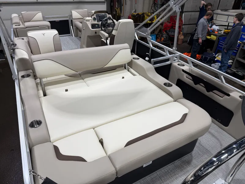 Slide: The Image of Tahoe Sport 2180 Swingback (VRB) & Honda 4-Stroke EFI 2026 - 20