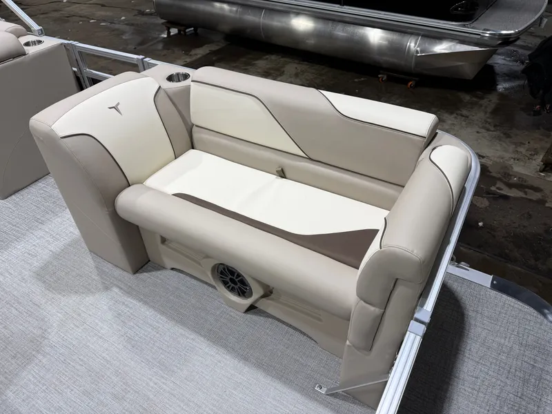 Slide: The Image of Tahoe Sport 2180 Swingback (VRB) & Honda 4-Stroke EFI 2026 - 8