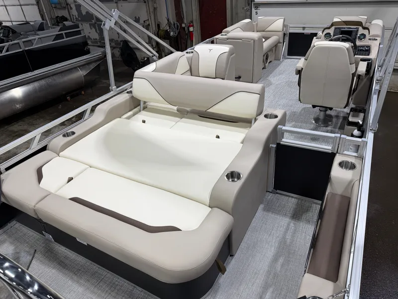 Slide: The Image of Tahoe Sport VRB 2180 Swingback & 4-Stroke $31995 2026 - 21