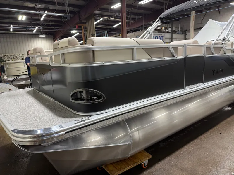 Slide: The Image of Tahoe Sport VRB 2180 Swingback & 4-Stroke $31995 2026 - 35