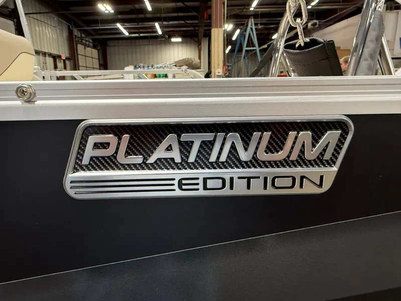 Slide: The Image of Tahoe Sport VRB 2180 Swingback & 4-Stroke $31995 2026 - 38