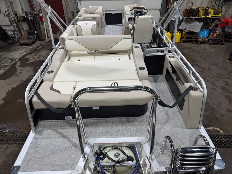 Slide: The Image of Tahoe Sport VRB 2180 Swingback & 4-Stroke $31995 2026 - 5