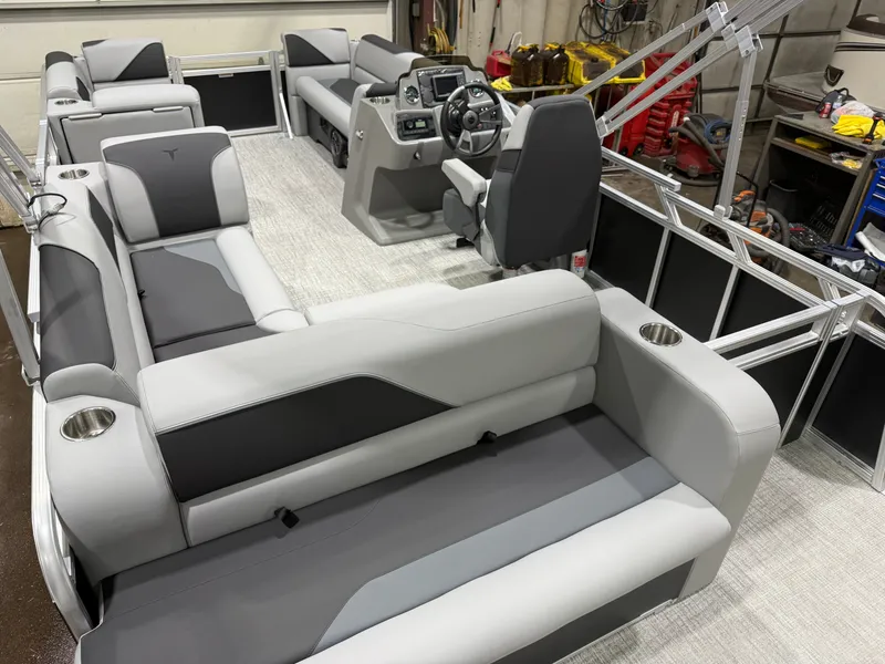 Slide: The Image of Tahoe Sport 1980 Cruise Rear Bench (CRB) & Honda 4-Stroke EFI 2026 - 19