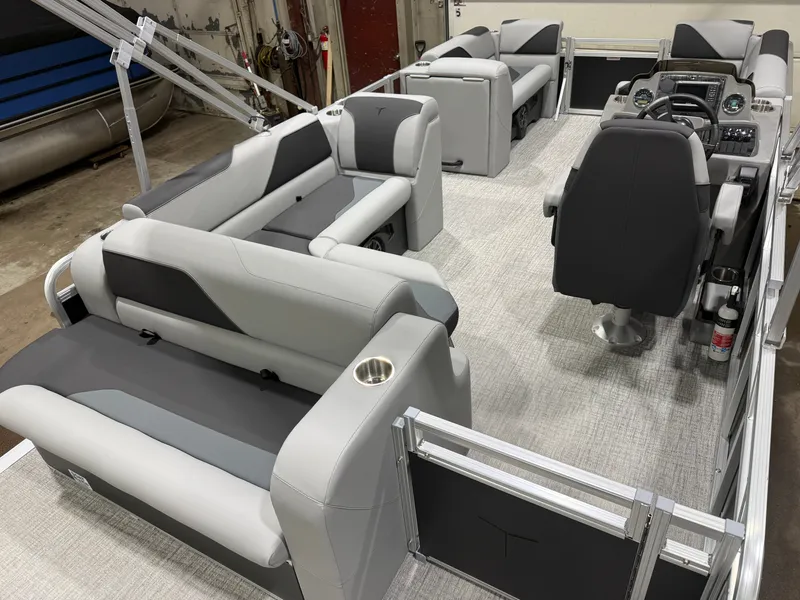 Slide: The Image of Tahoe Sport 1980 Cruise Rear Bench (CRB) & Honda 4-Stroke EFI 2026 - 20