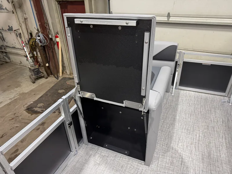 Slide: The Image of Tahoe Sport 1980 Cruise Rear Bench (CRB) & Honda 4-Stroke EFI 2026 - 25