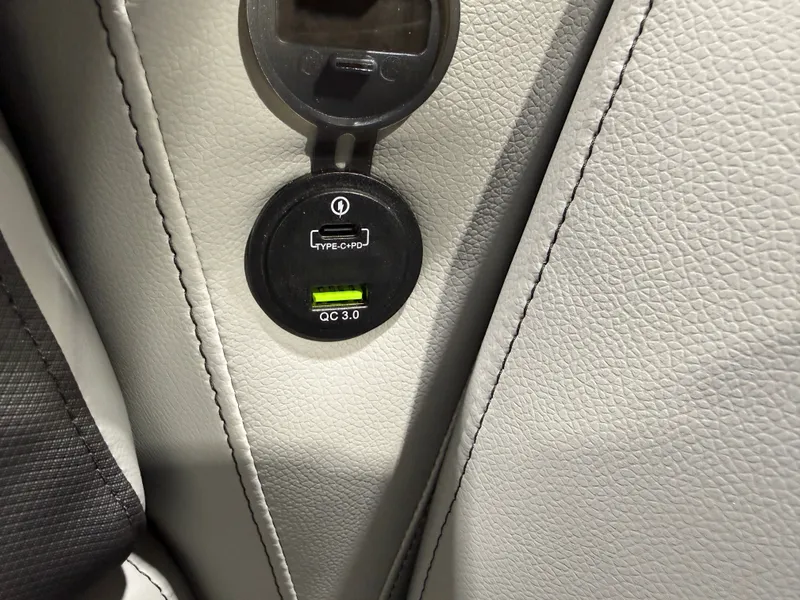 Slide: The Image of Tahoe Sport 1980 Cruise Rear Bench (CRB) & Honda 4-Stroke EFI 2026 - 29