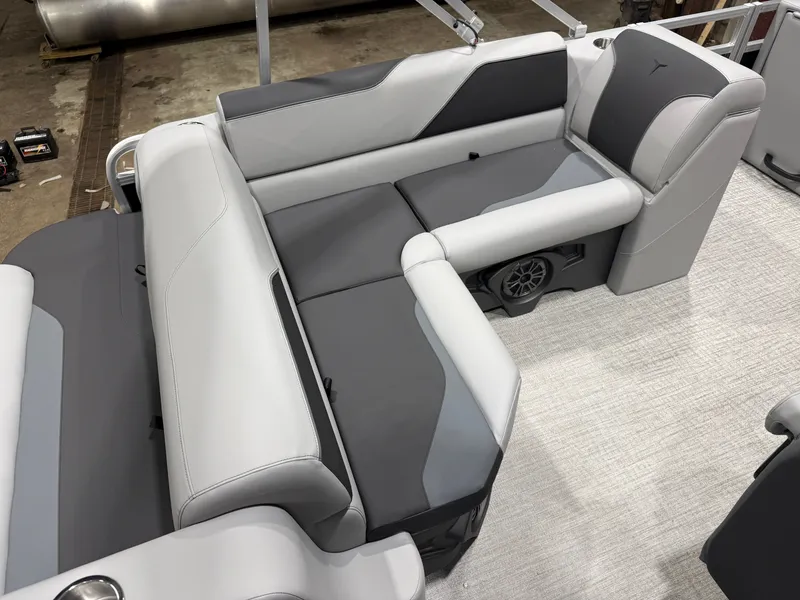 Slide: The Image of Tahoe Sport CRB 1980 Cruise Rear Bench 2026 - 16