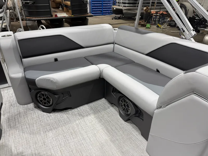 Slide: The Image of Tahoe Sport CRB 1980 Cruise Rear Bench 2026 - 32