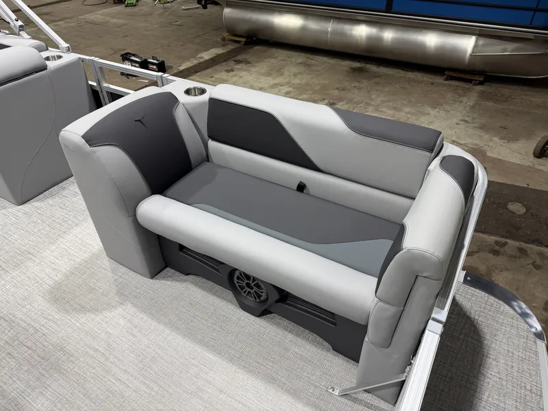 Slide: The Image of Tahoe Sport CRB 1980 Cruise Rear Bench 2026 - 8