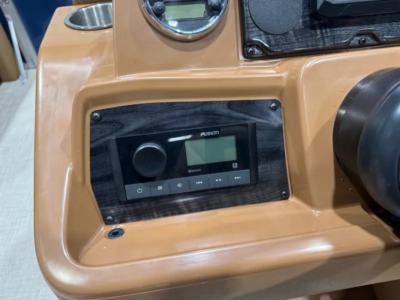 Slide: The Image of Tahoe Sport 2180 Swingback (VRB) & Honda 4-Stroke EFI 2026 - 12