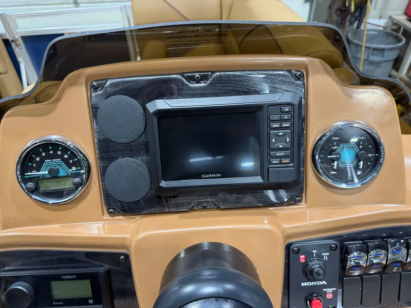 Slide: The Image of Tahoe Sport 2180 Swingback (VRB) & Honda 4-Stroke EFI 2026 - 13