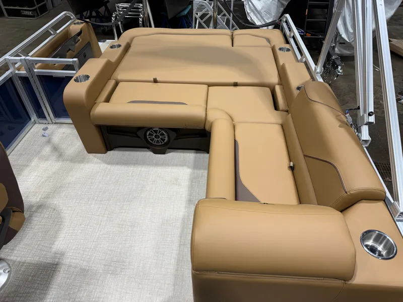 Slide: The Image of Tahoe Sport 2180 Swingback (VRB) & Honda 4-Stroke EFI 2026 - 18