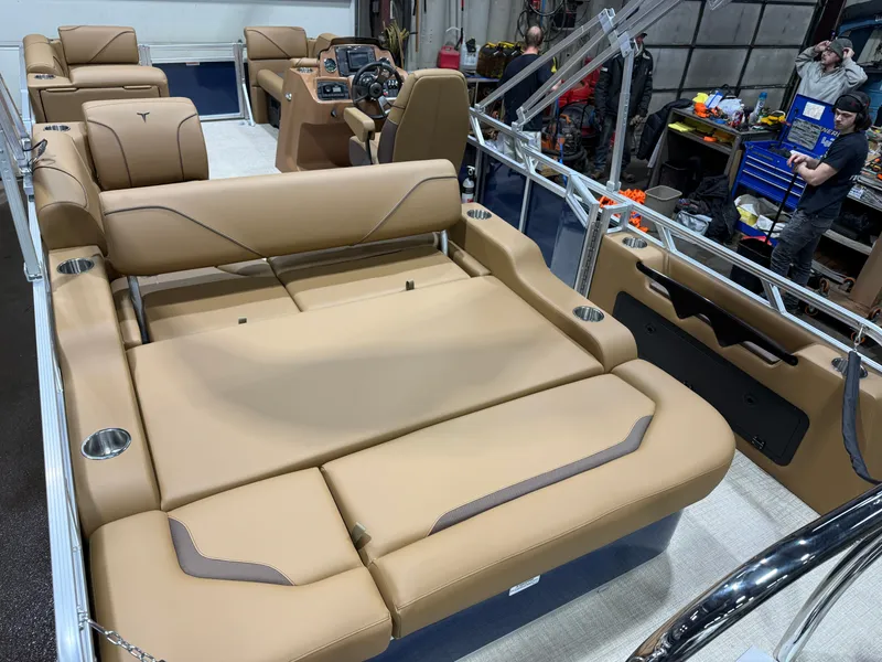 Slide: The Image of Tahoe Sport 2180 Swingback (VRB) & Honda 4-Stroke EFI 2026 - 21